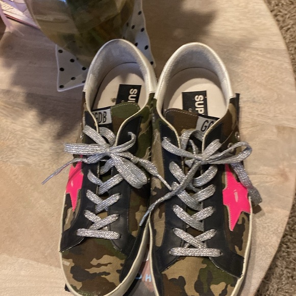 Golden Goose Camo with Pink star - Picture 2 of 8